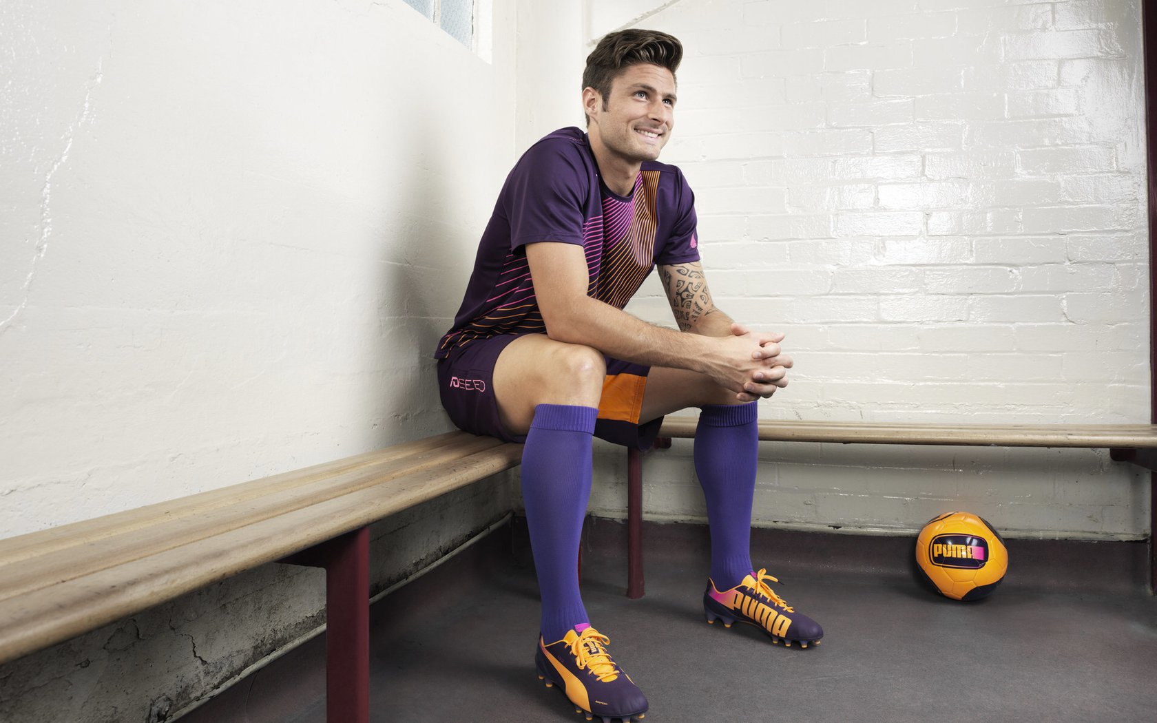 “英超豪门鏖战，争冠形势日益明朗”，英超顶级豪门